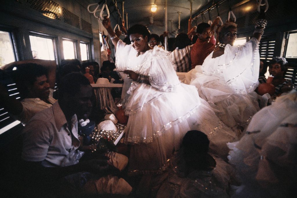 Carnaval no trem. Rio de Janeiro, RJ, década de 1990