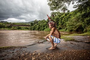 Indígena da aldeia Pataxó em Brumadinho, Minas Gerais. 2019. Jornal O Tempo