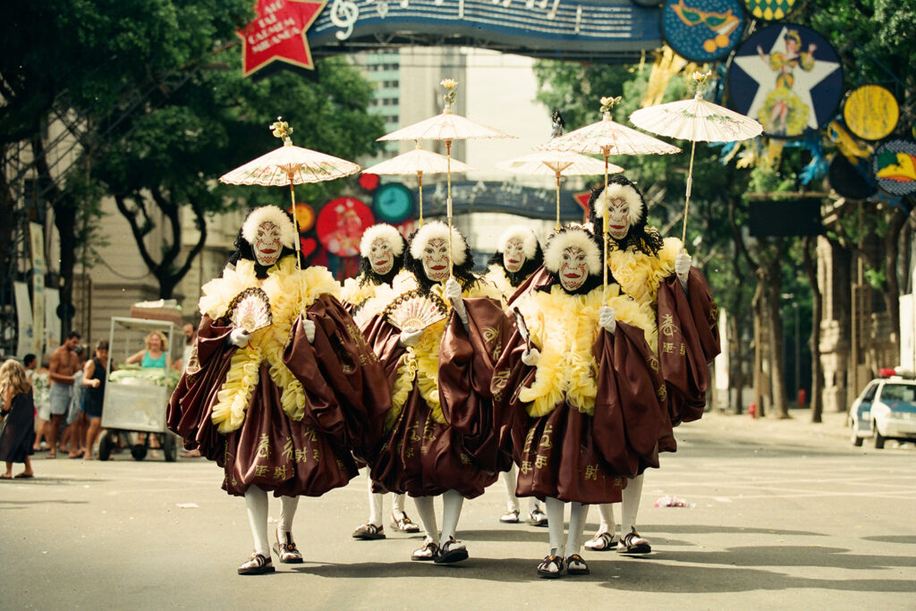 Grupo de clóvis durante o carnaval na Av. Rio Branco, Rio de Janeiro, RJ, 2010
