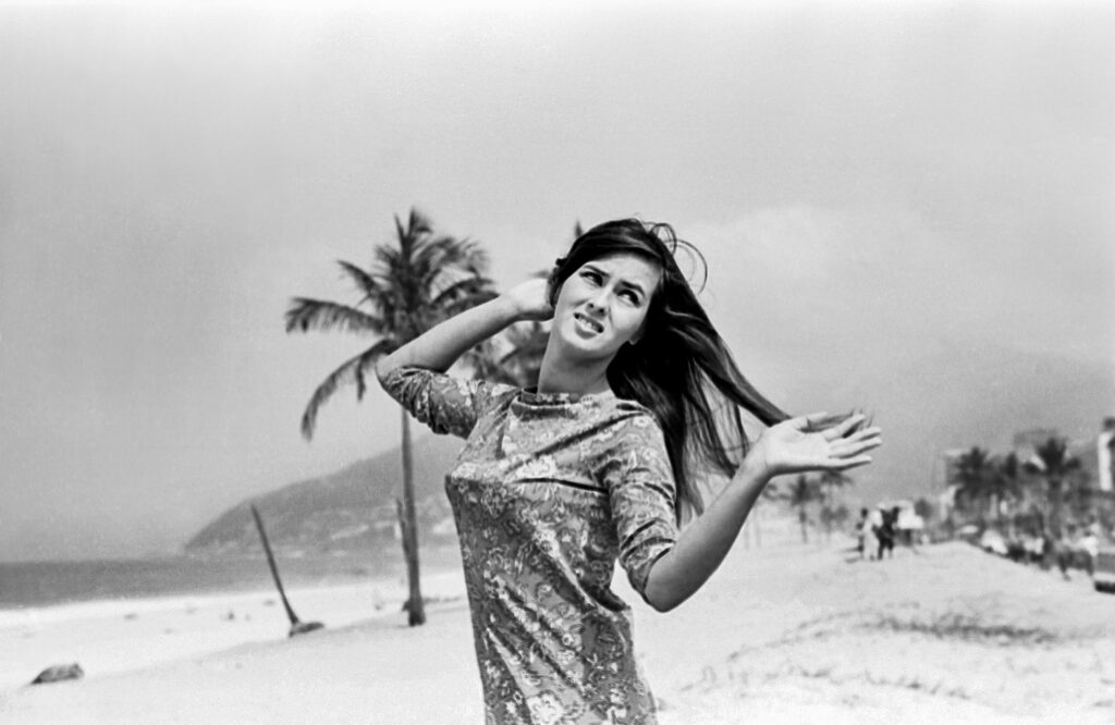 Helô Pinheiro, praia de Ipanema, Rio de Janeiro, RJ, 1965